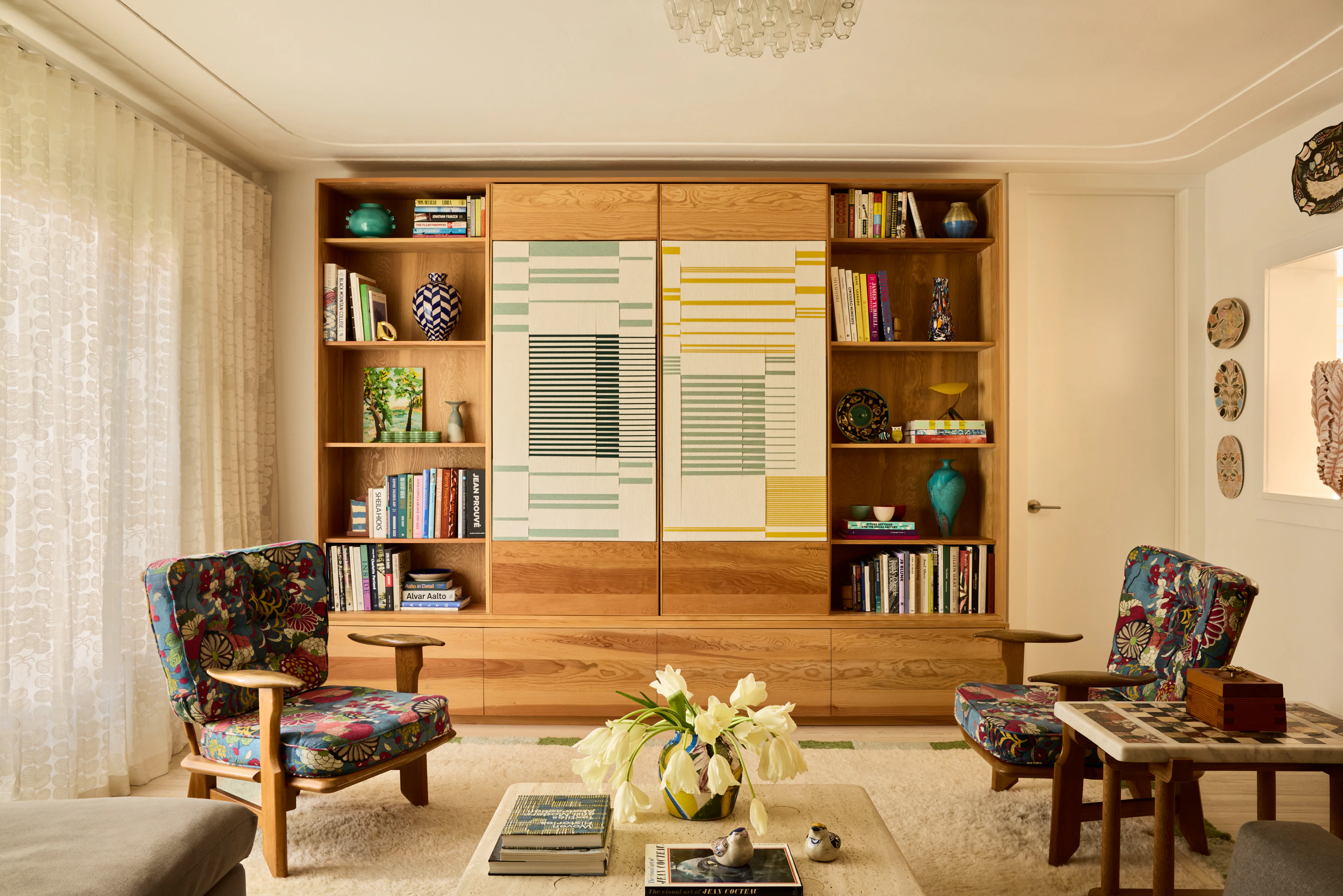 01 The Roads Living Room 003