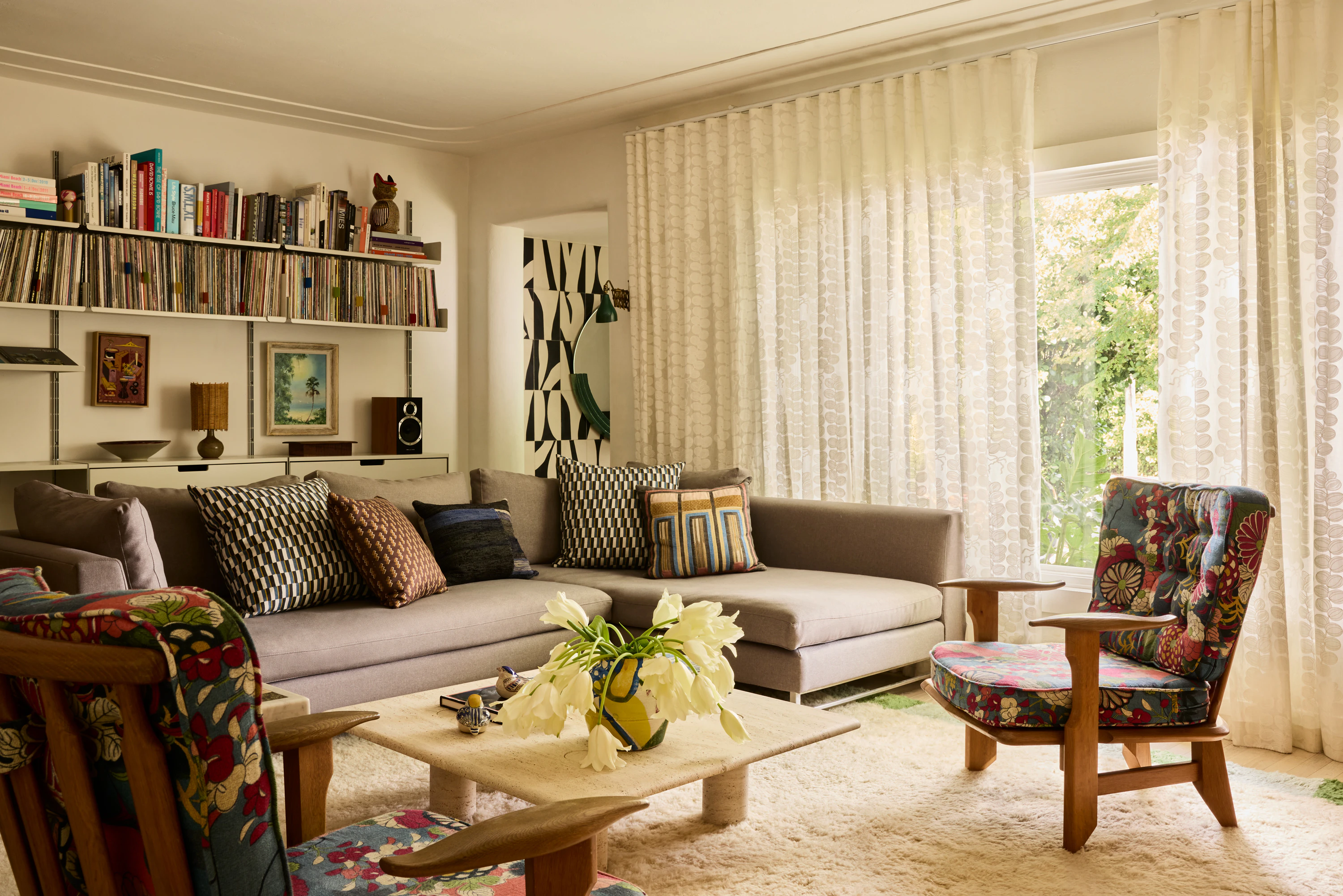 06 The Roads Living Room 012