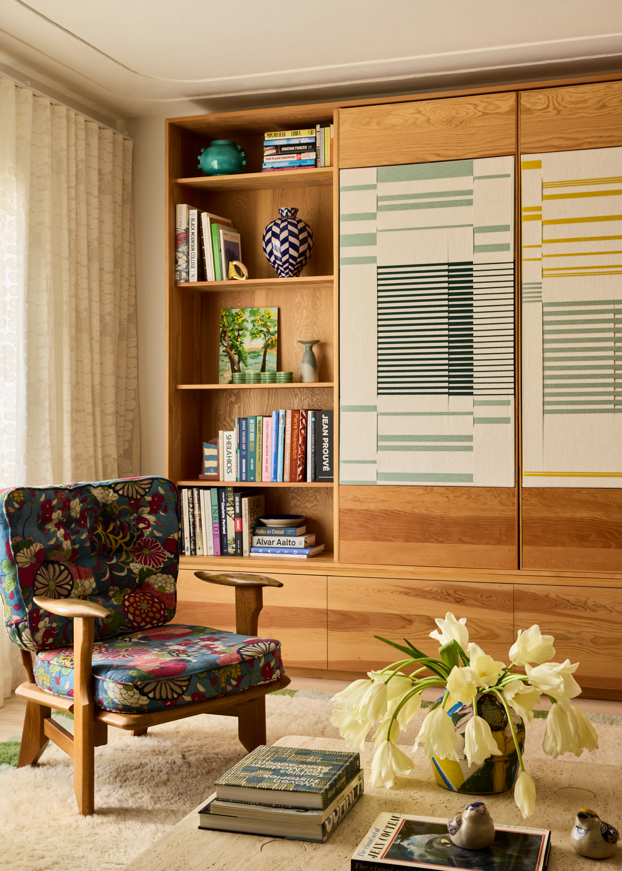 08 The Roads Living Room 007