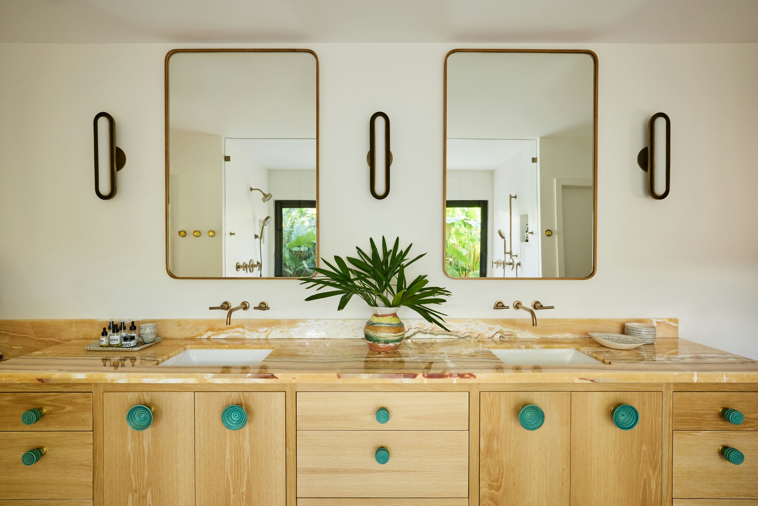 13 Sea Ranch Primary Bathroom 009