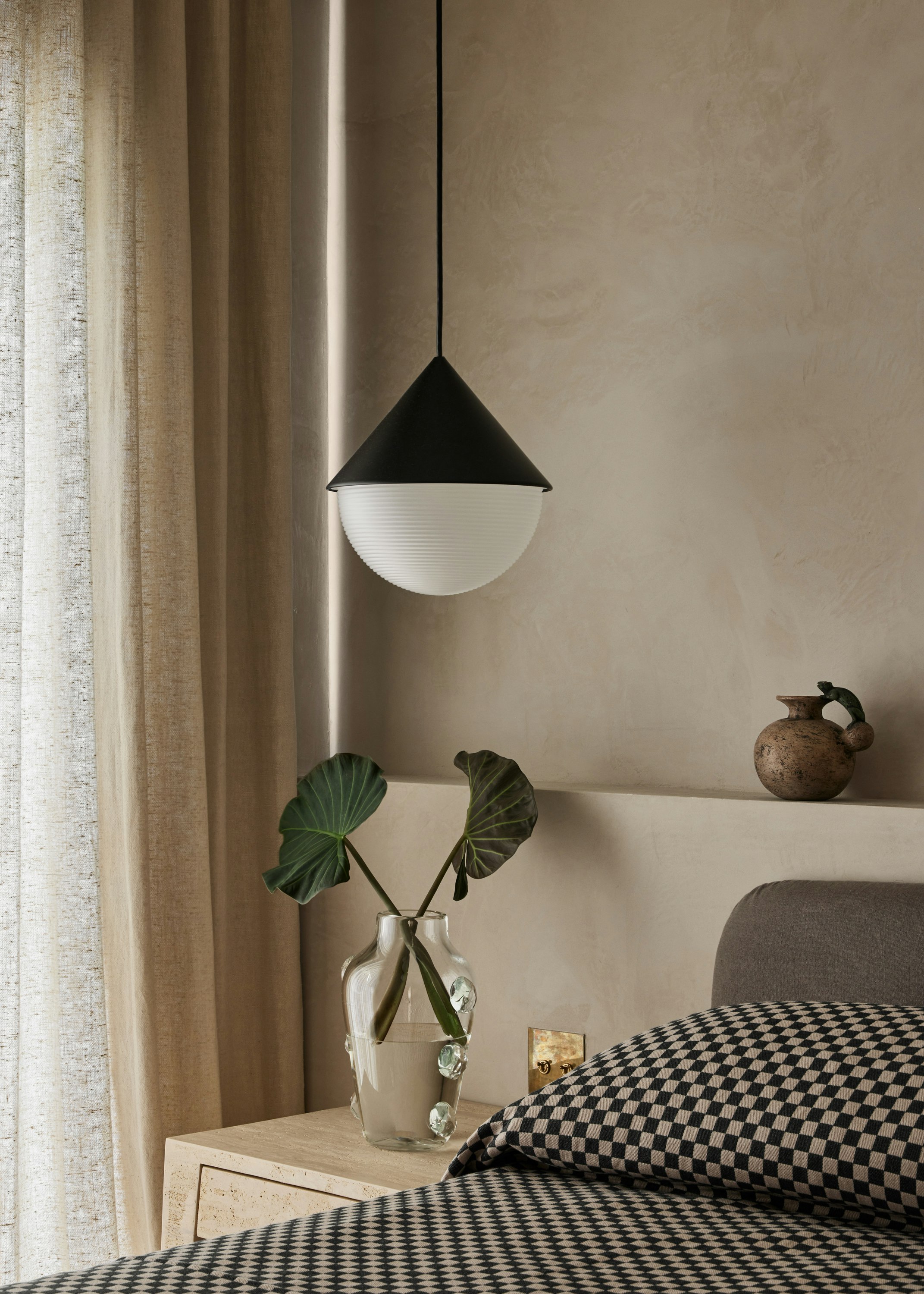 15 Primary Bedroom 019