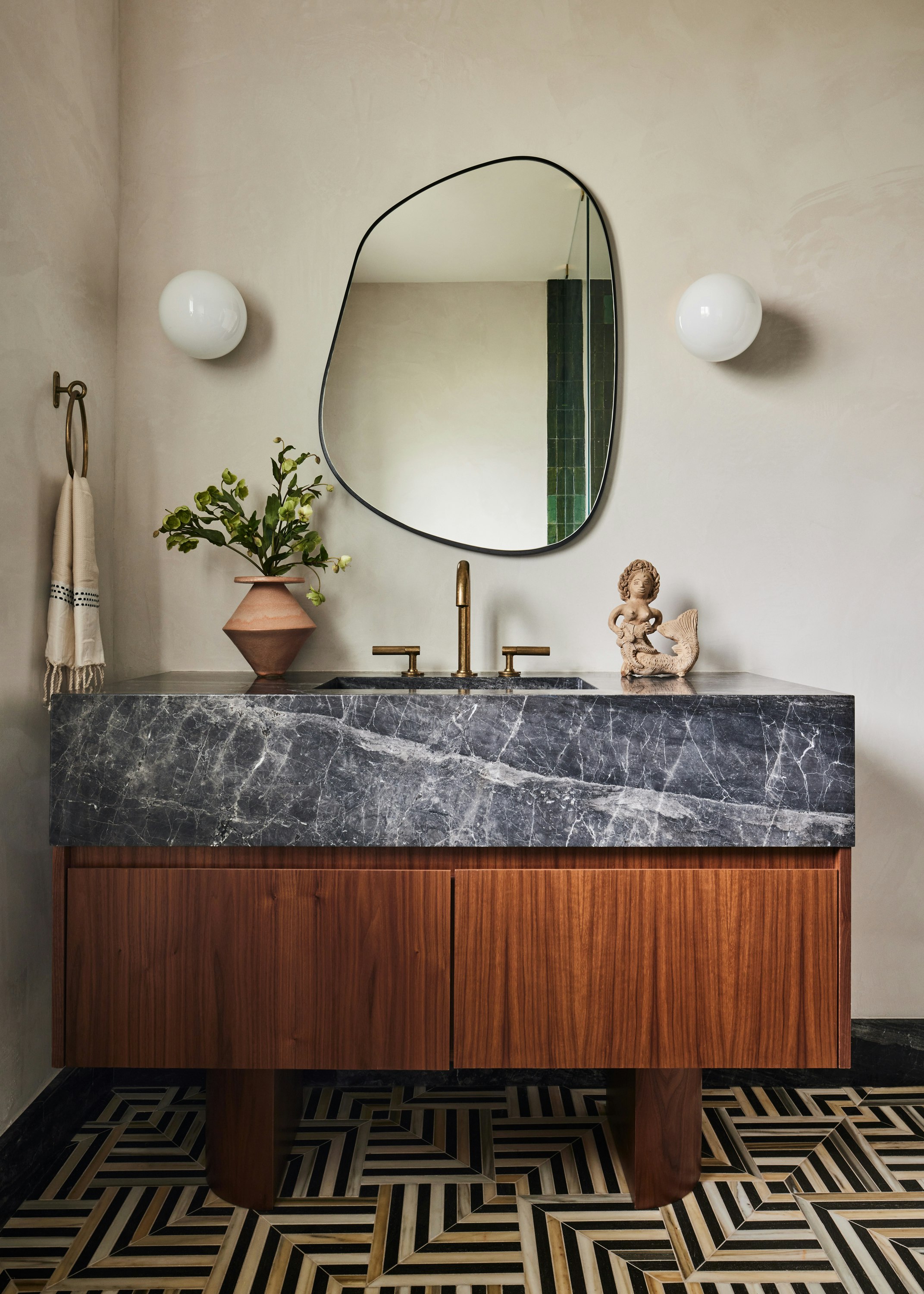 18 Guest Bathroom 005