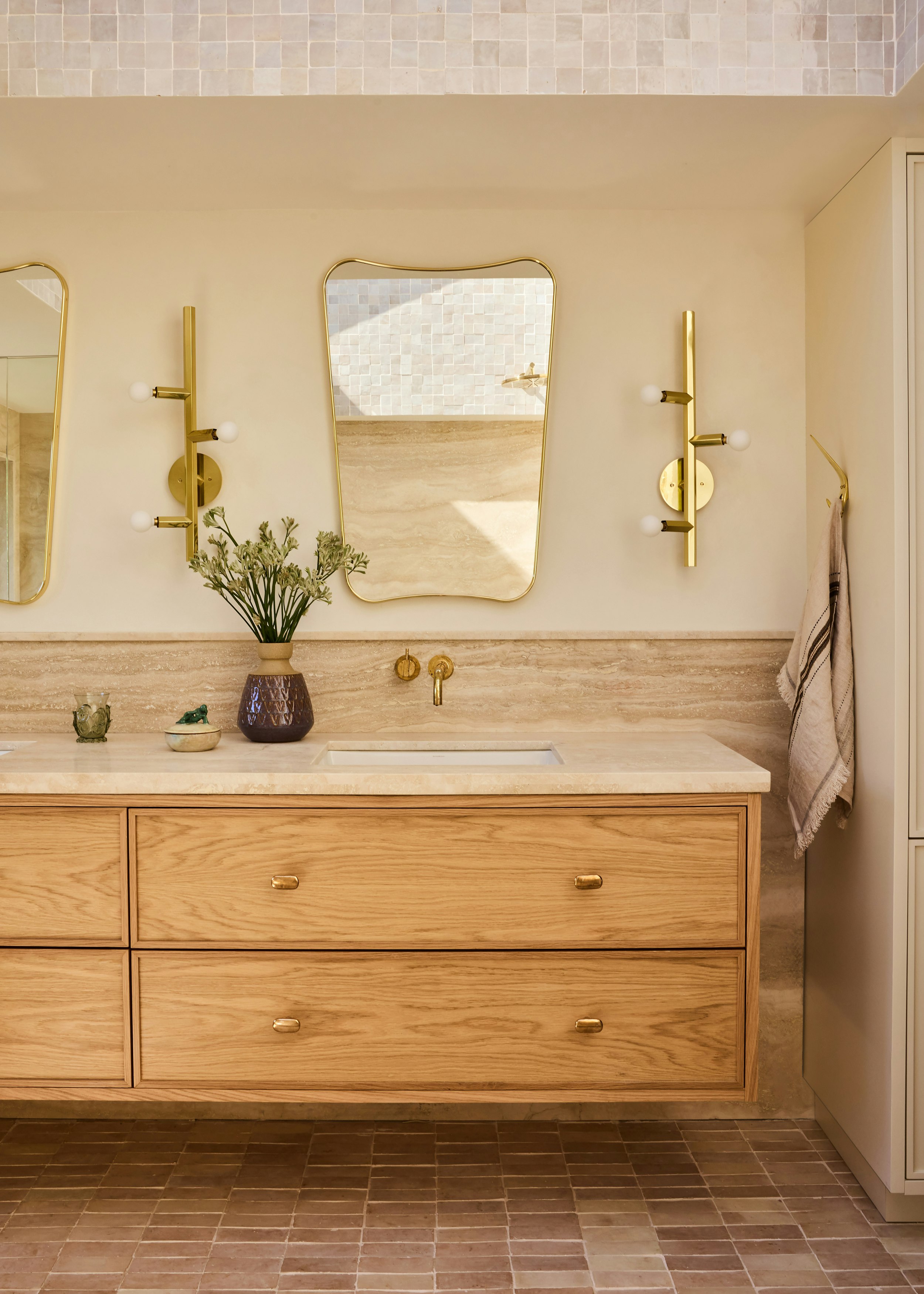 26 Grove Townhouse Primary Bathroom 003