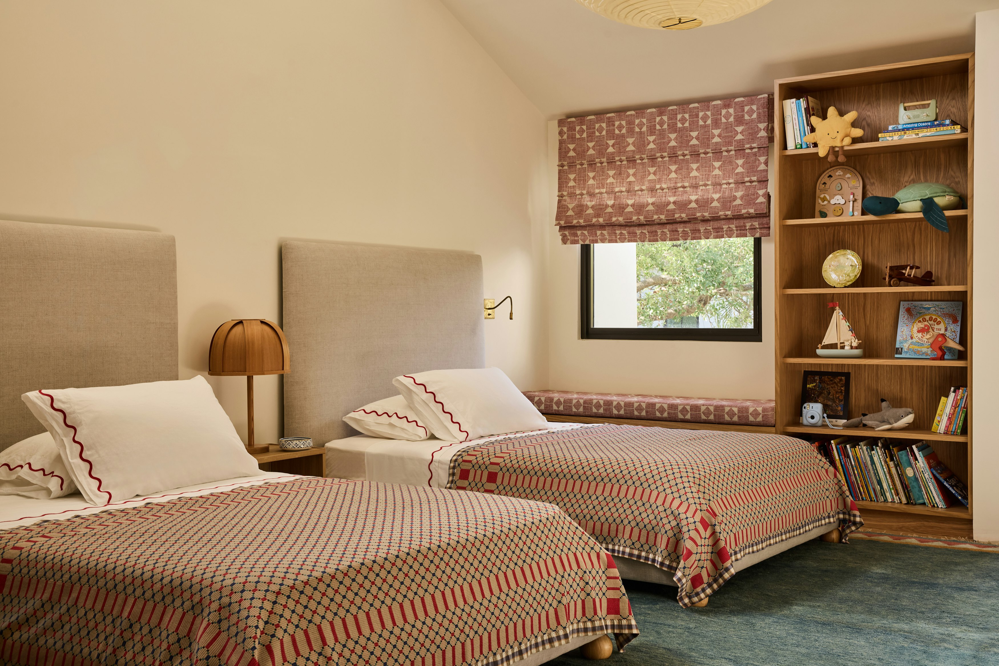 31 Grove Townhouse Kids Bedroom 004