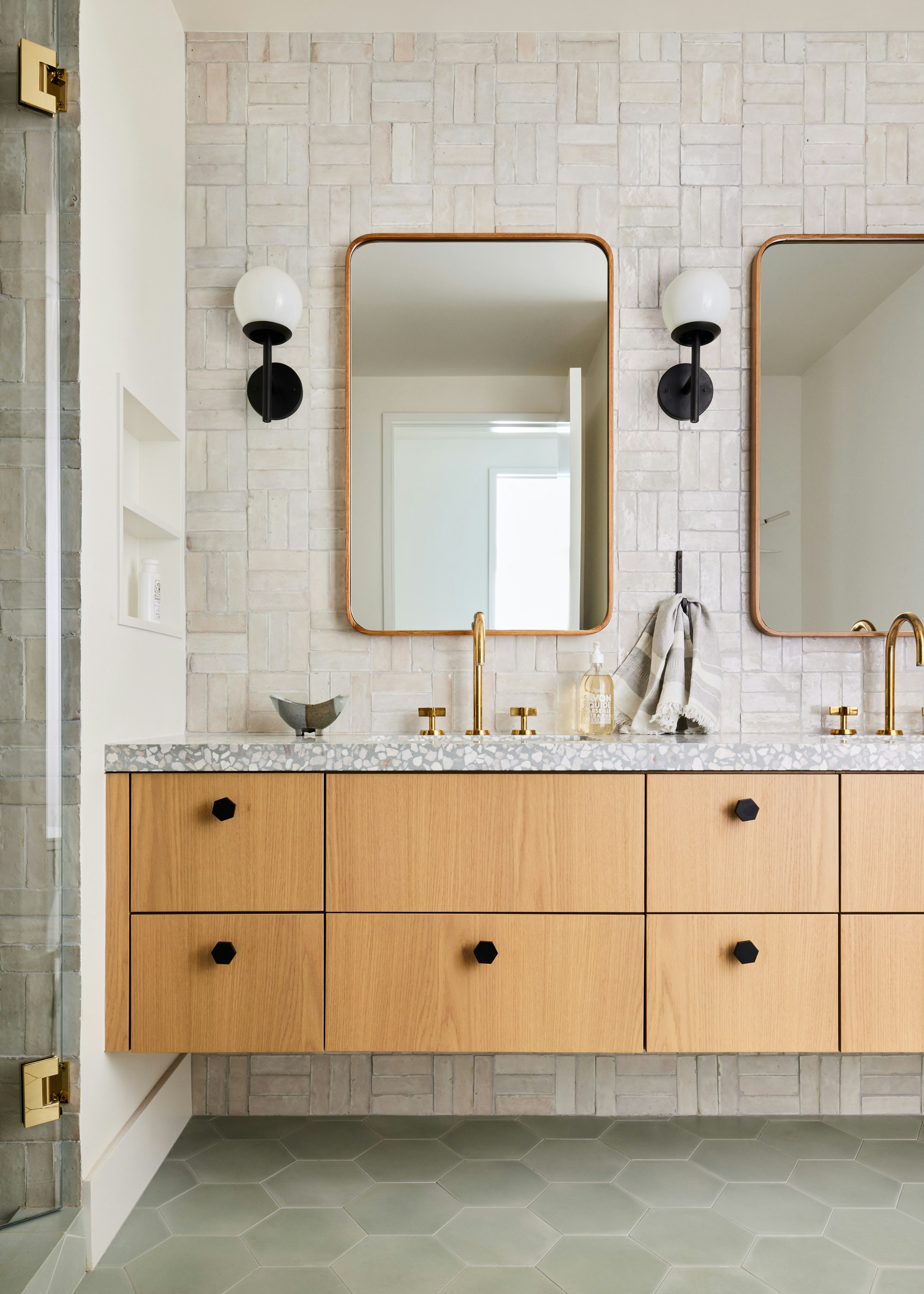 Slider 15 Aspen Bathroom Boys 016